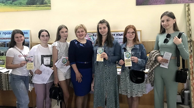 ЛИШЕ  ОДИН  КРОК  ВІД  УЧНЯ  ДО  СТУДЕНТА !